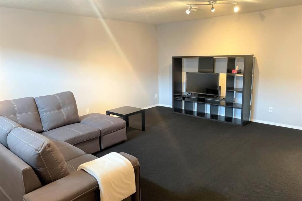 Spacious Duplex Camrose Eksteriør bilde
