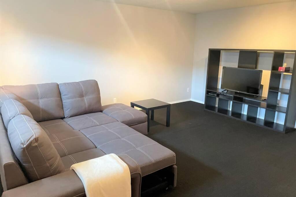 Spacious Duplex Camrose Eksteriør bilde